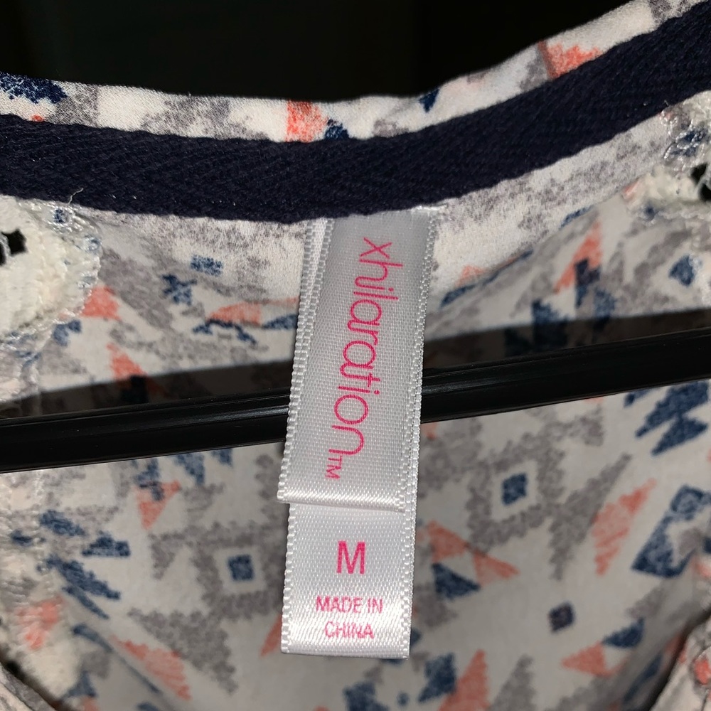 ||Patterned shirt|| - Picture 4 of 4